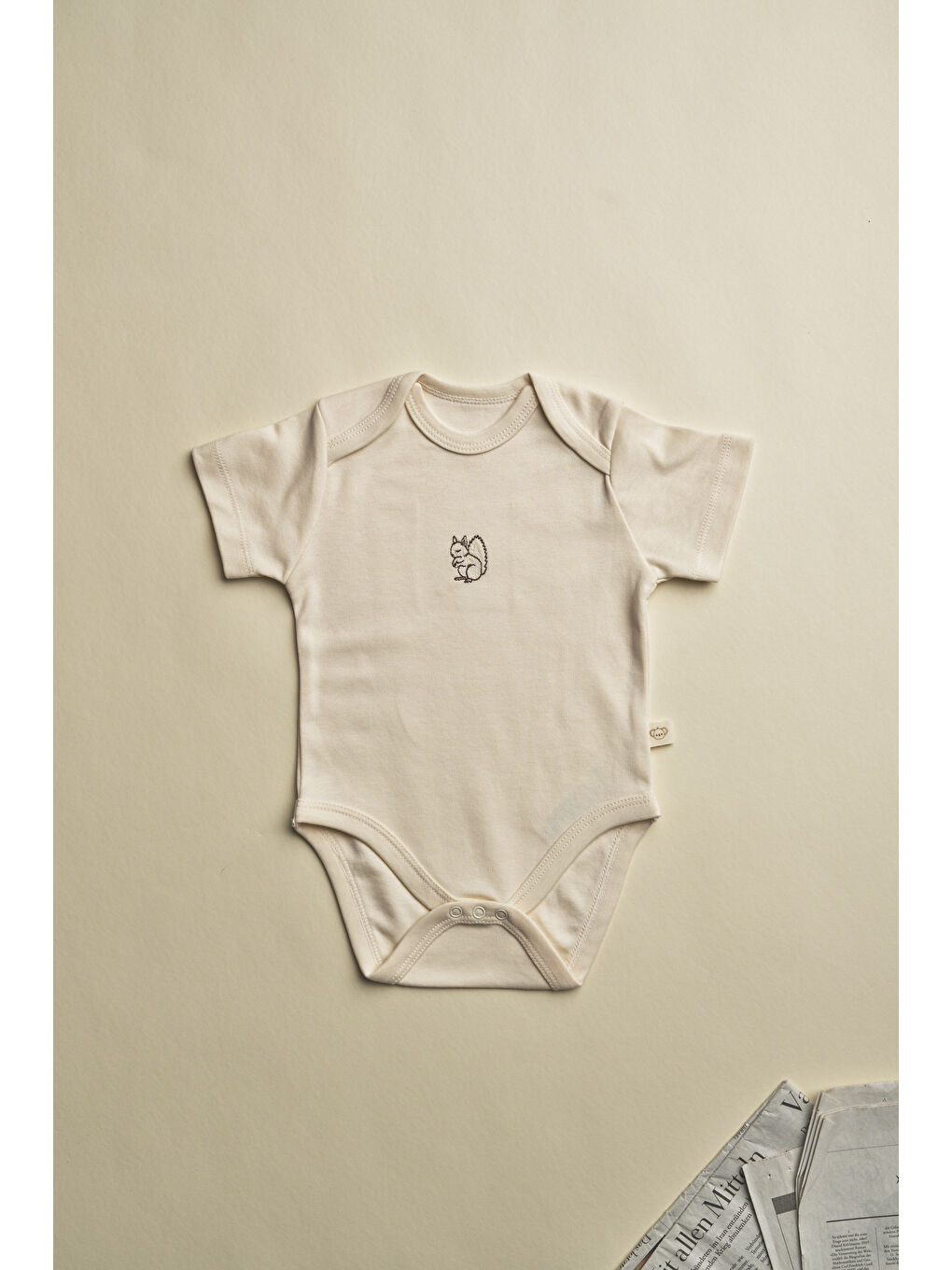 Ekru Krem Sincap Nakışlı Kısa Kollu Çıtçıtlı Bebek Body-2