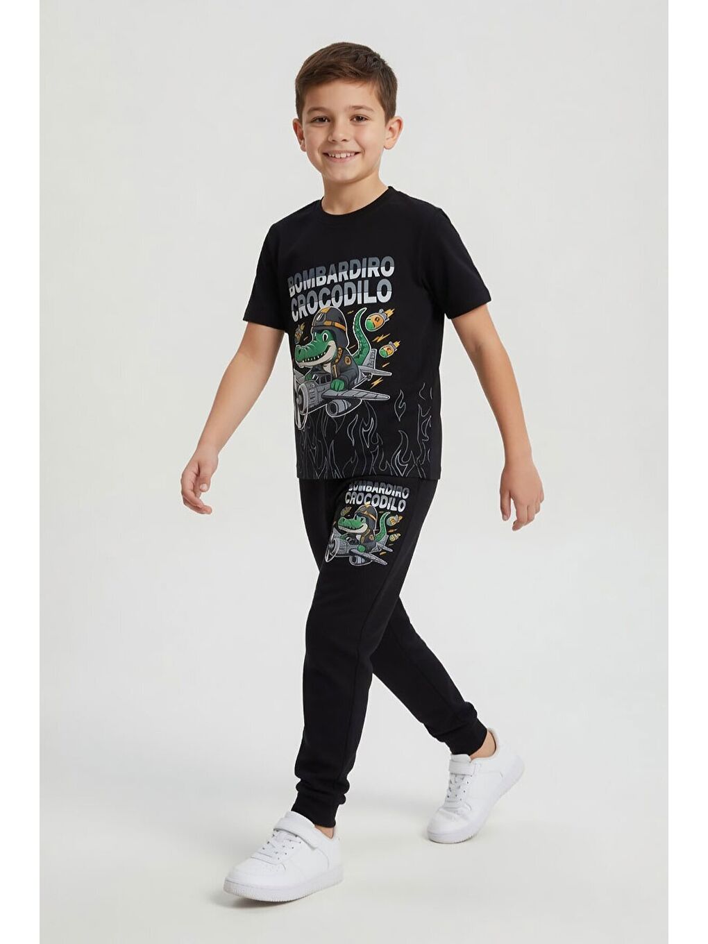 Siyah Timsah Baskılı Eşofmanlı Erkek Çocuk Tişörtlü 2li Takım 23913-1