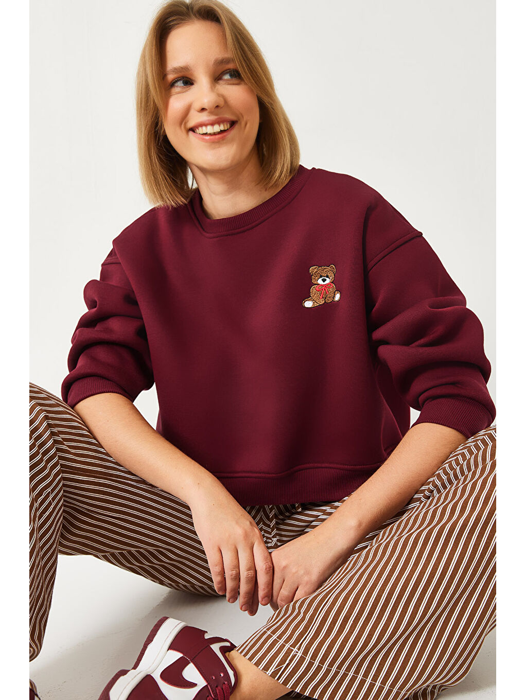 Bordo Kadın Üç İplik Şardonlu Ayıcık İşlemeli Sweatshirt