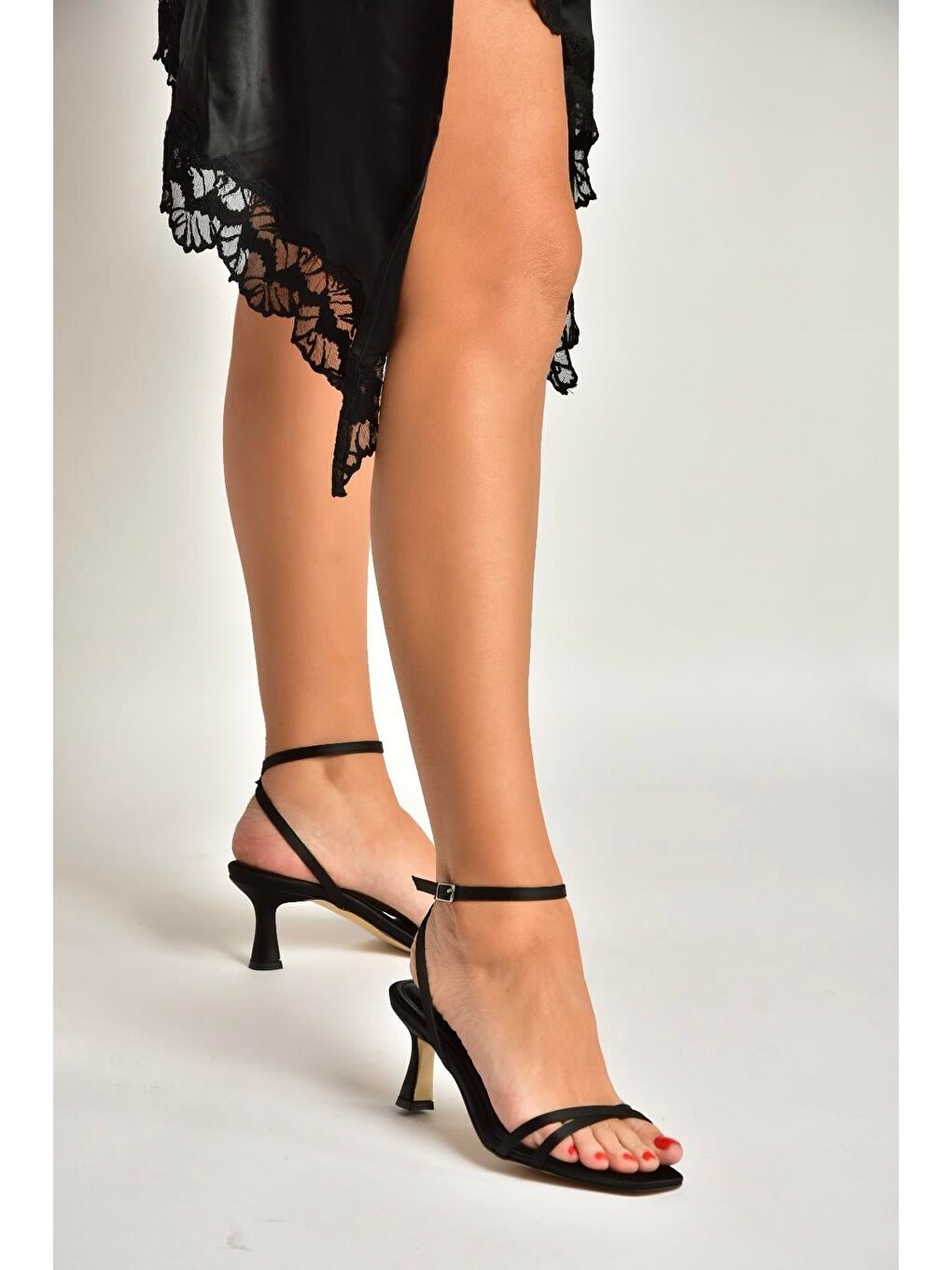 Siyah Kadın Topuklu Ayakkabı Y569522004-2