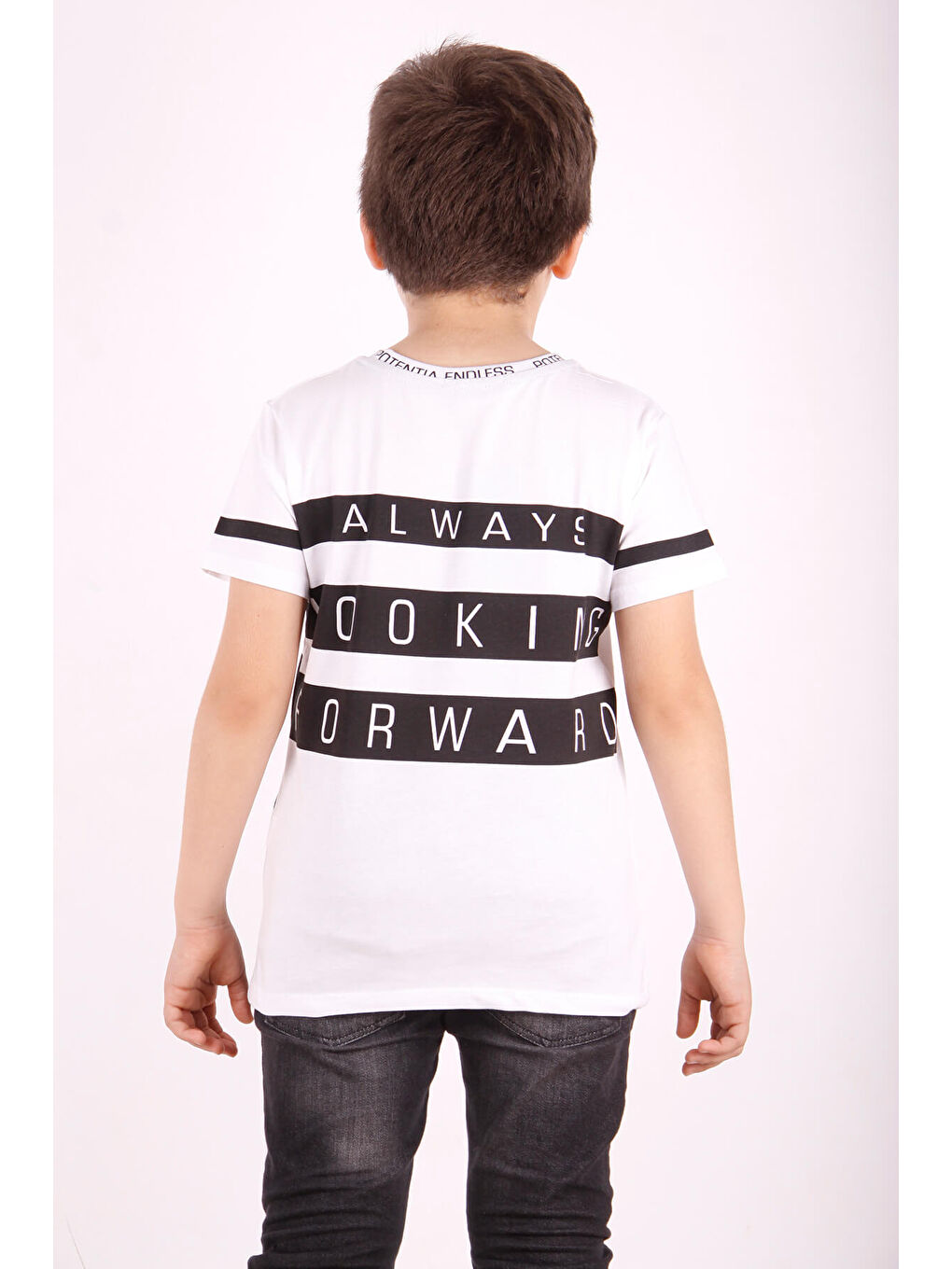 Beyaz Erkek Çocuk Yaka ve Arkası Baskı Detaylı Tişört-2
