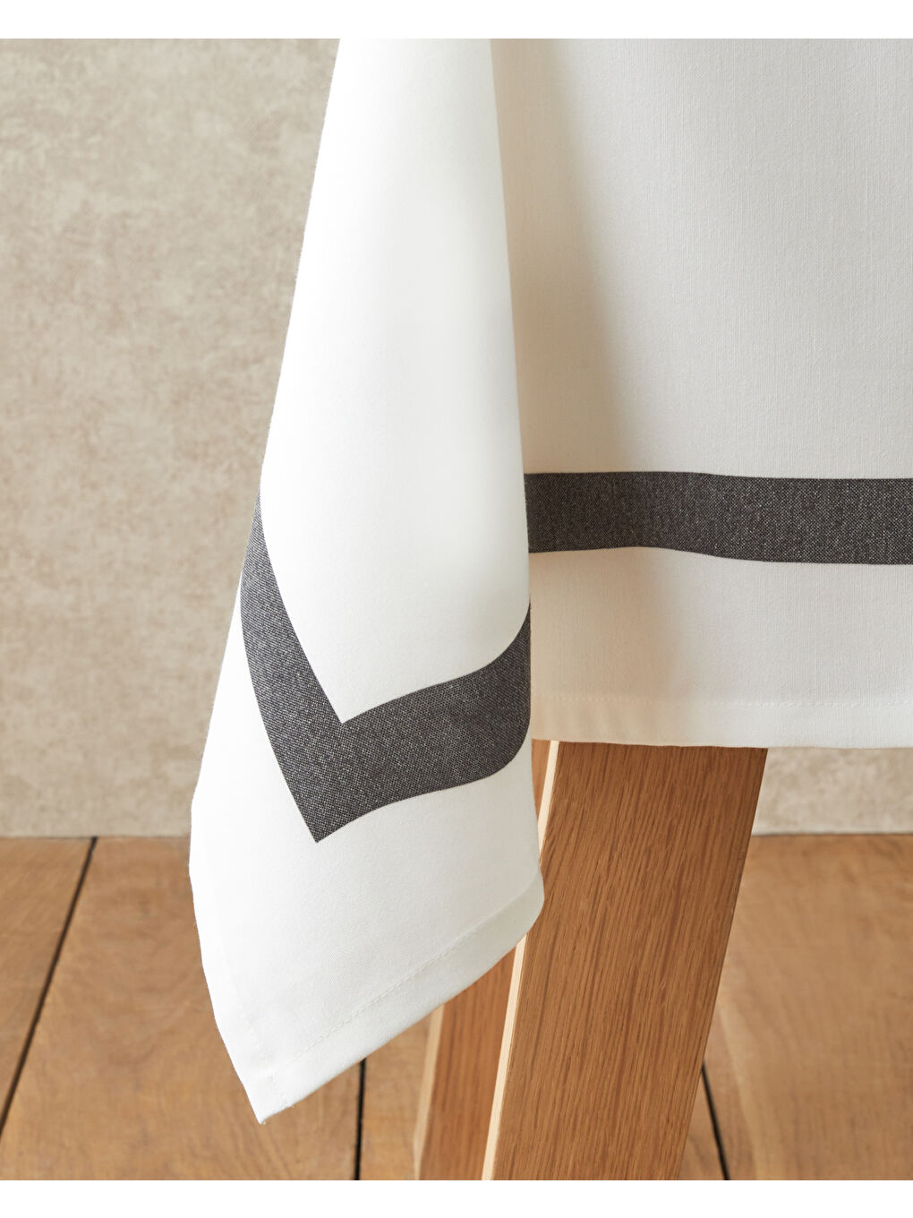 Veloria Polyester Masa Örtüsü 150x200 cm Siyah - Beyaz-1