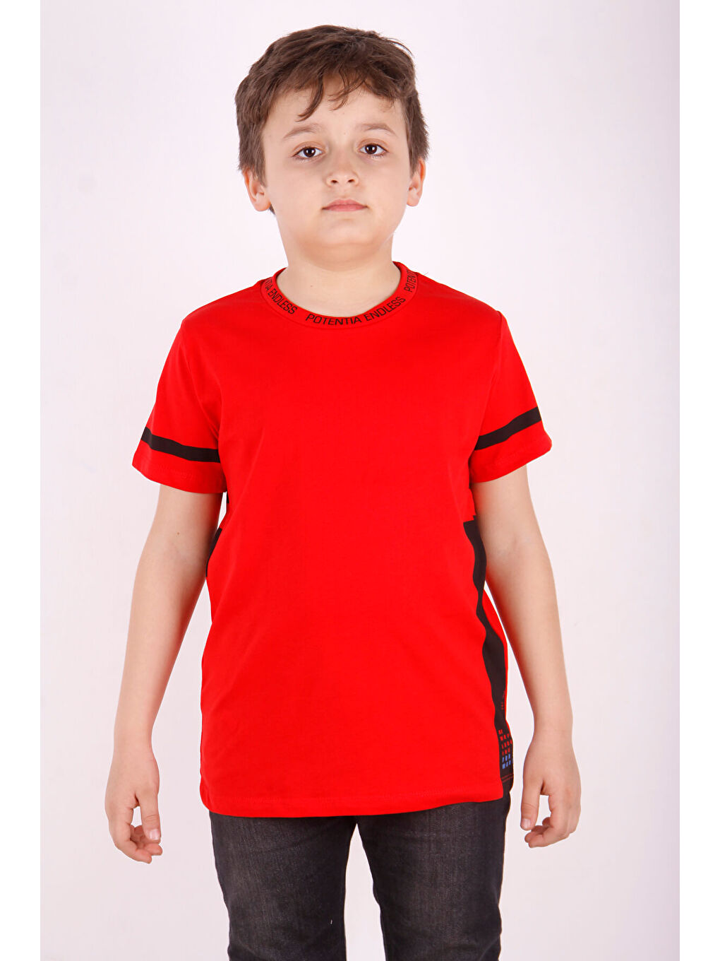 Kırmızı Erkek Çocuk Yaka ve Arkası Baskı Detaylı Tişört