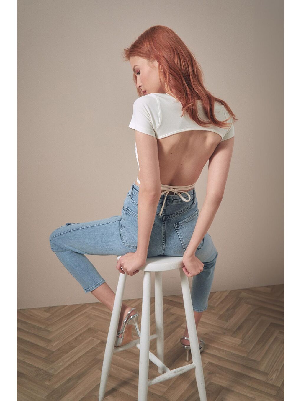 Ekru Sırt Dekolteli Bağlamalı Crop Bluz-1