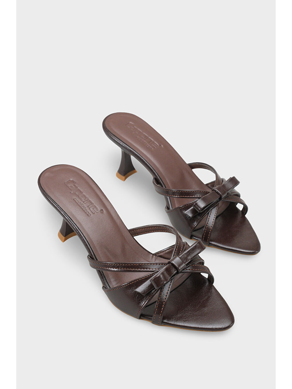 Kahverengi Holli Sivri Burunlu Bantlı Orta Topuklu Kadın Terlik-1