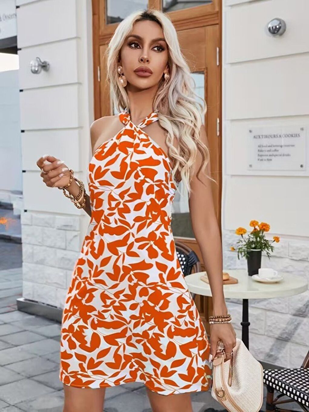 Turuncu Kadın Boyundan çapraz Askı Damla Detaylı Omuzlardan Açık Desenli Kısa Süprem Elbise-1