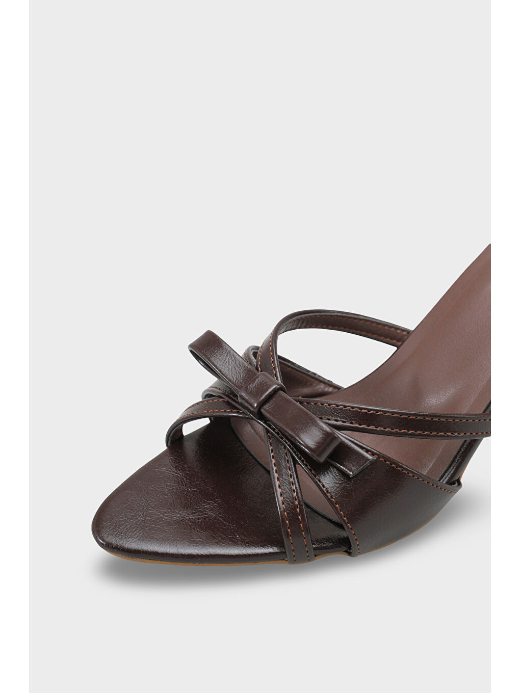 Kahverengi Holli Sivri Burunlu Bantlı Orta Topuklu Kadın Terlik-2