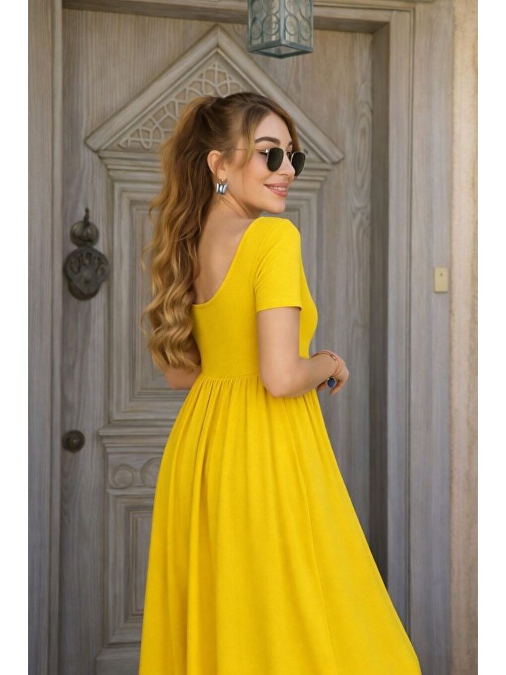 Sarı Kadın Kısa Kollu Yuvarlak Yaka önden Yırtmaçlı Cepli Viskon Uzun Elbise-1
