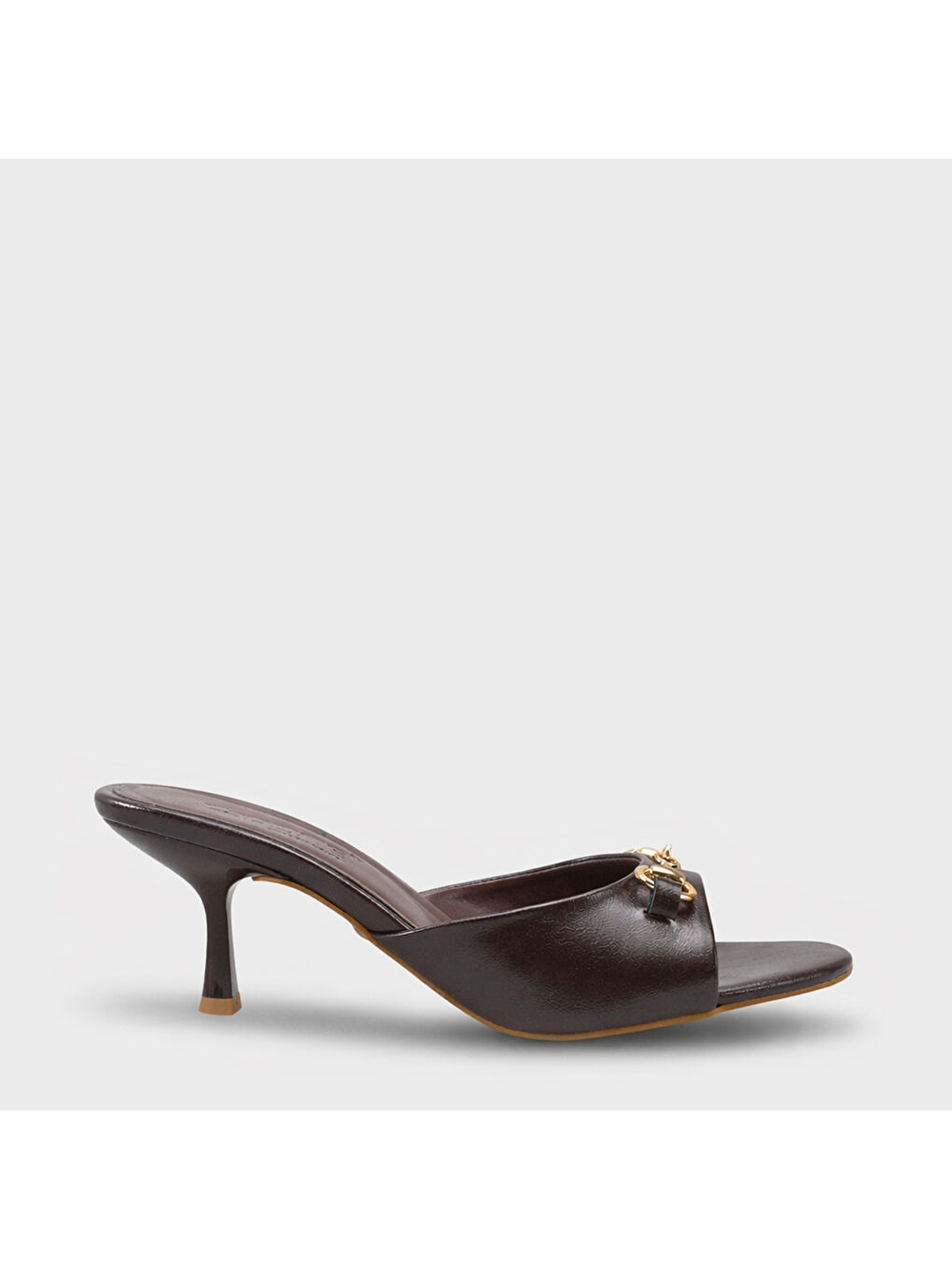 Kahverengi Irena Sivri Burunlu Metal Tokalı Orta Topuklu Kadın Terlik