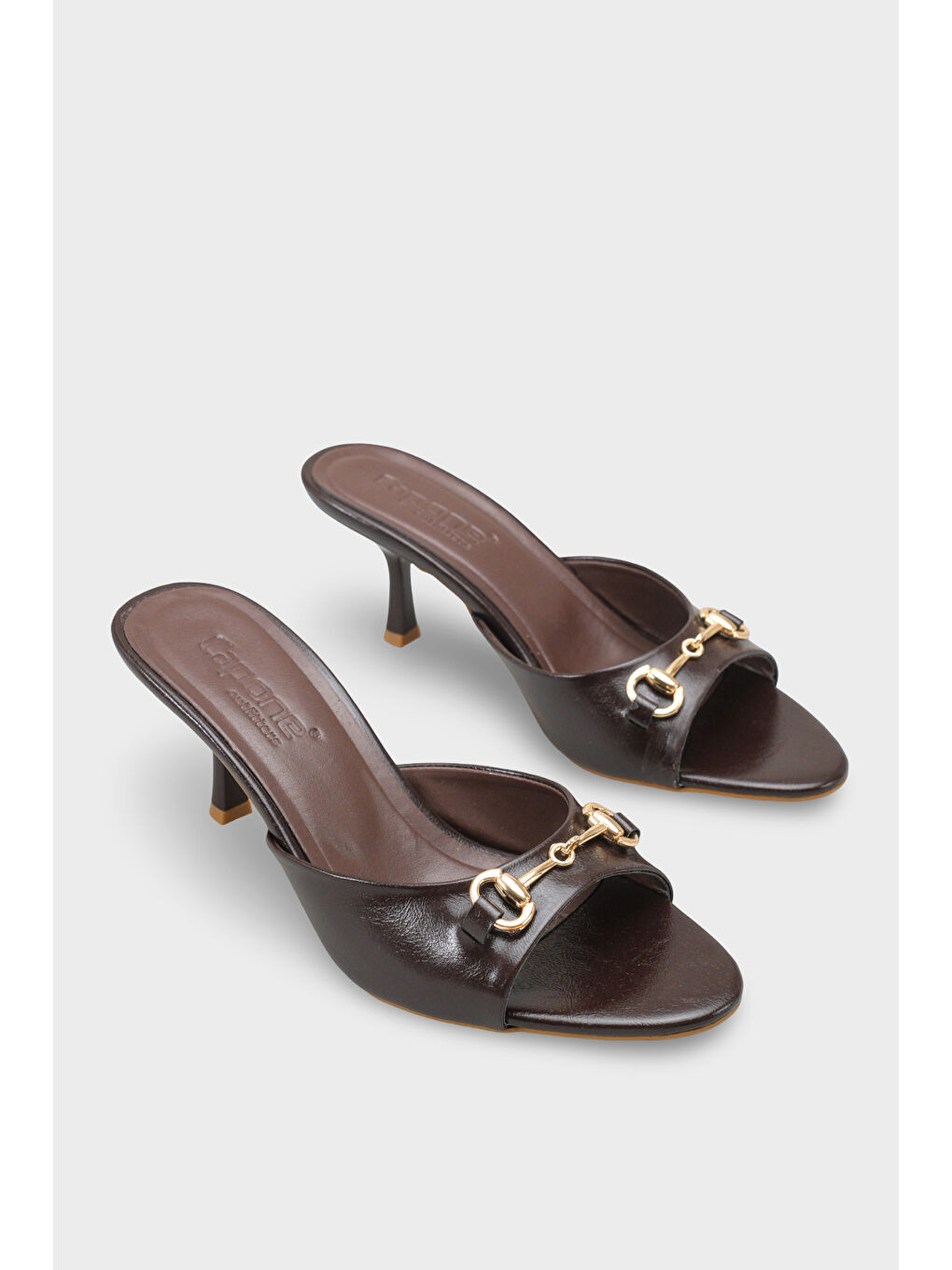 Kahverengi Irena Sivri Burunlu Metal Tokalı Orta Topuklu Kadın Terlik-1