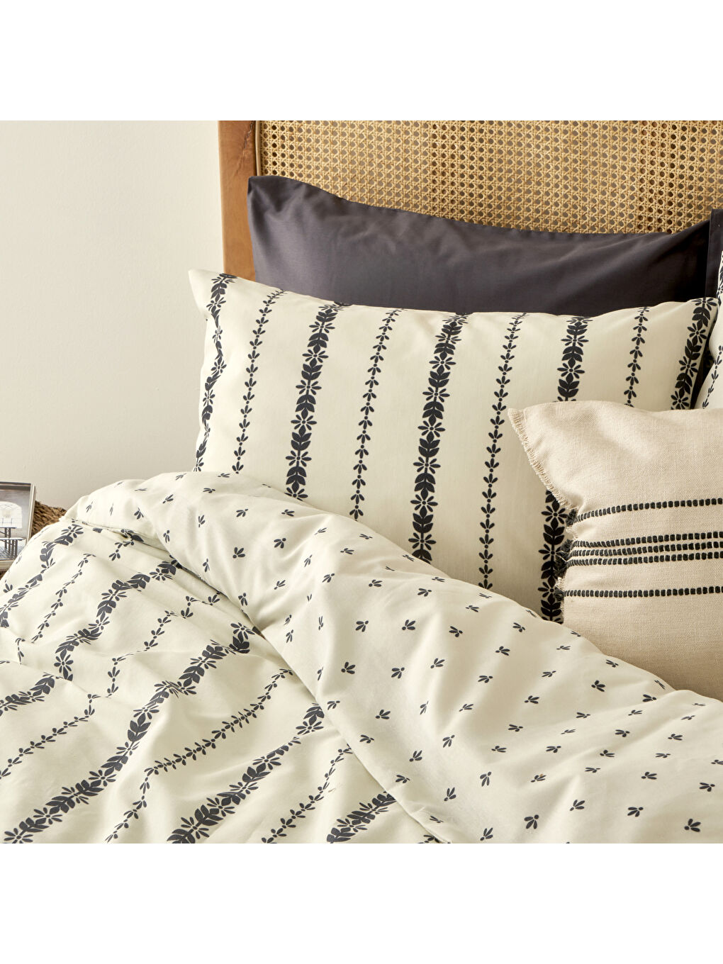 Olwen Pamuklu Tek Kişilik Nevresim Takımı Beyaz-Siyah (160x220 cm)-2