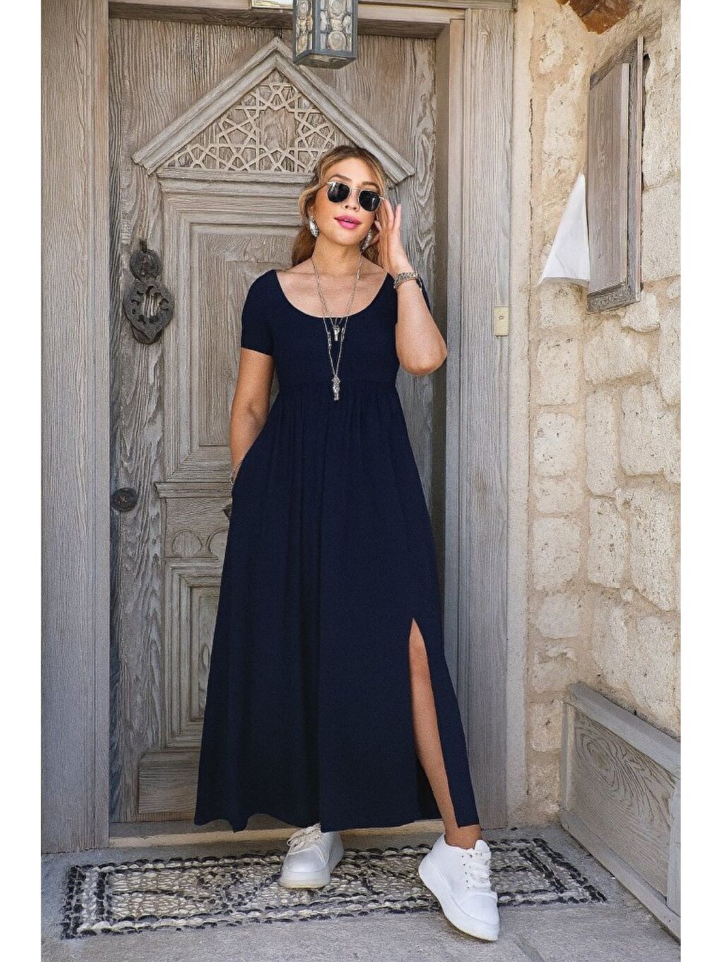 Lacivert Kadın Kısa Kollu Yuvarlak Yaka önden Yırtmaçlı Cepli Viskon Uzun Elbise