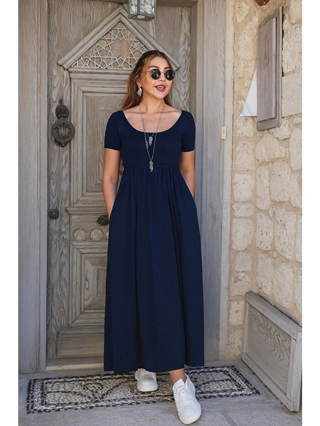 Lacivert Kadın Kısa Kollu Yuvarlak Yaka önden Yırtmaçlı Cepli Viskon Uzun Elbise-2