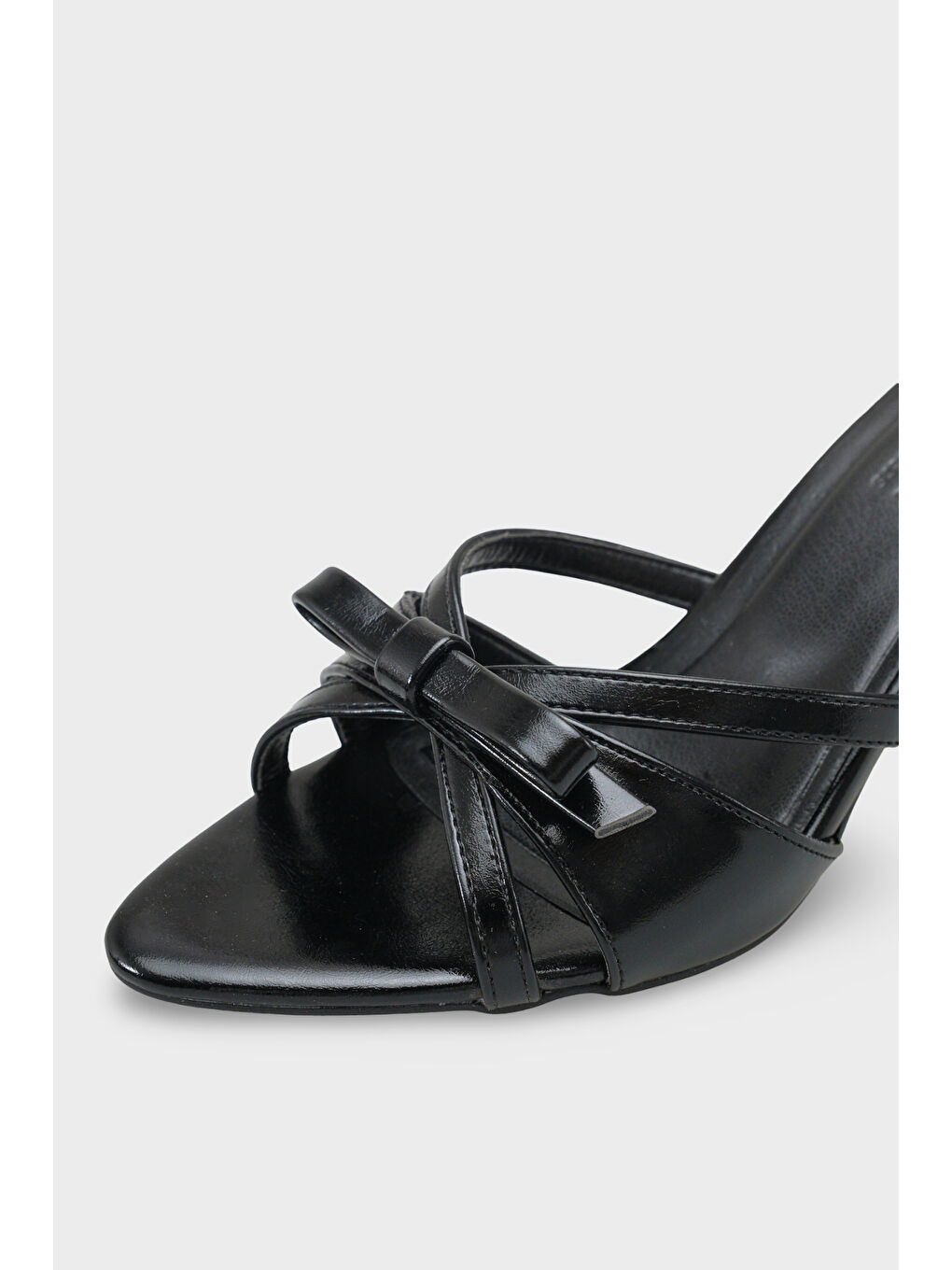 Siyah Holli Sivri Burunlu Bantlı Orta Topuklu Kadın Terlik-2