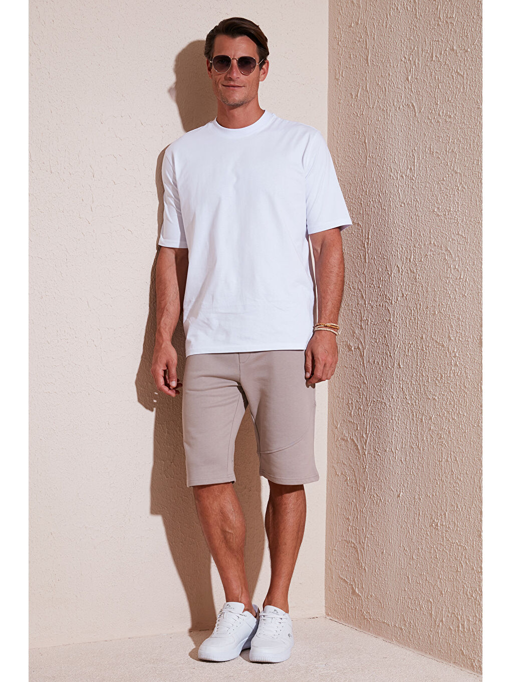 Bej Pamuklu Regular Fit Normal Bel Cepli 3'lü Paket Şort 5908041S3-4