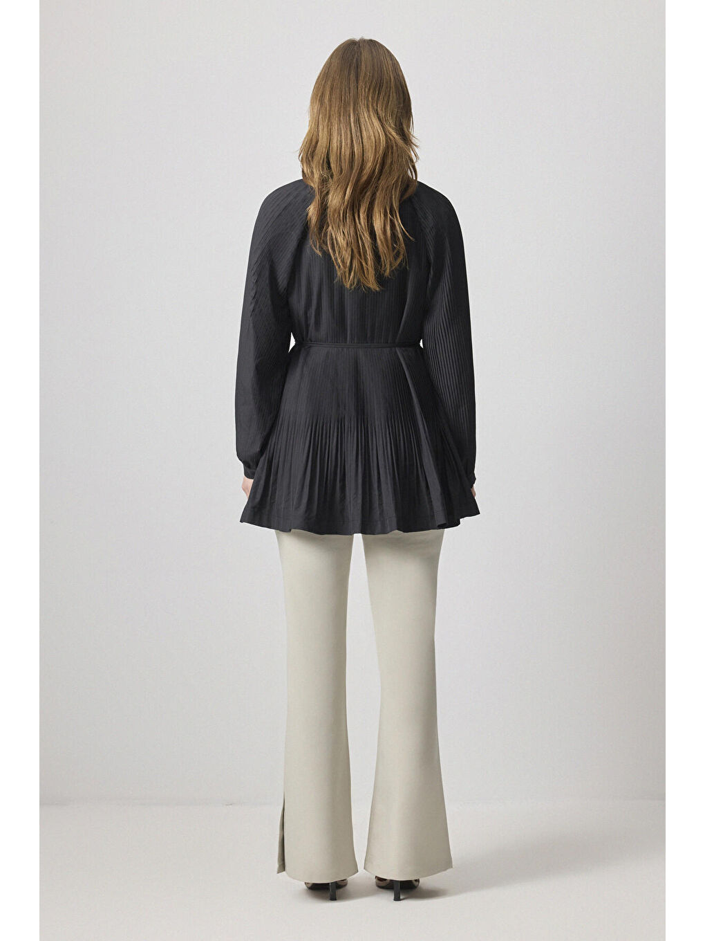 Siyah Pileli Önü Fermuarlı Ceket-4