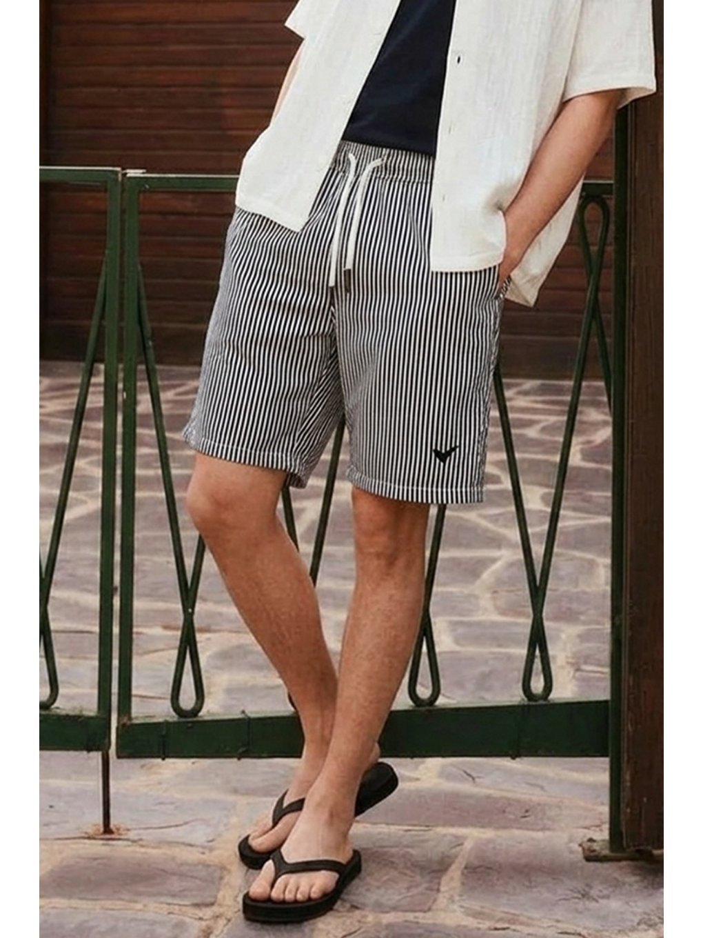 Gri Erkek Regular Fit Beli Lastikli Çizgili Füme Şort-5