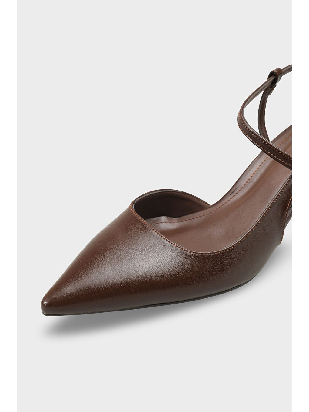 Kahverengi Perla Orta Topuklu Bilekten Bantlı Sivri Burunlu Kadın Ayakkabı-2