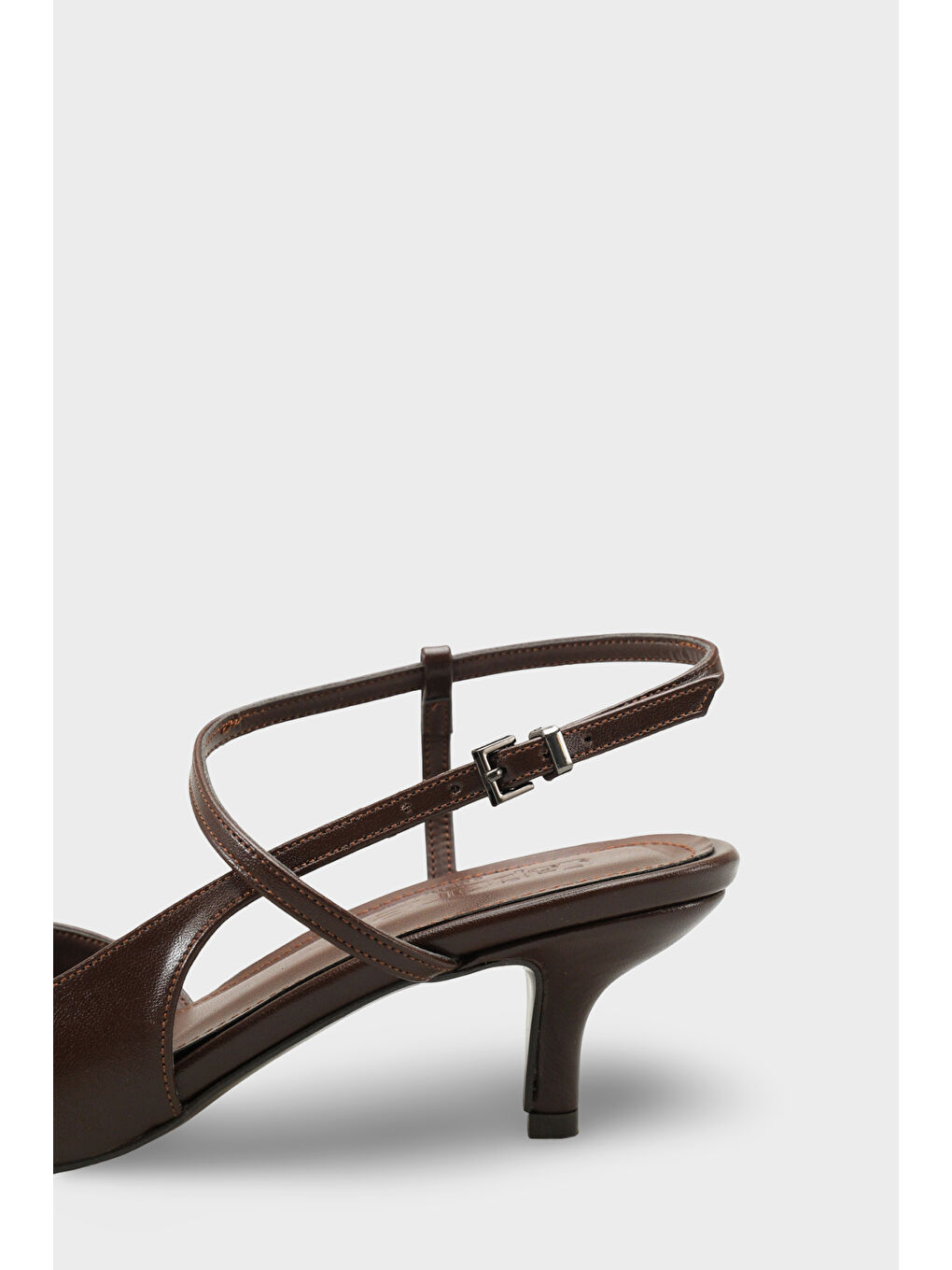 Kahverengi Perla Orta Topuklu Bilekten Bantlı Sivri Burunlu Kadın Ayakkabı-3