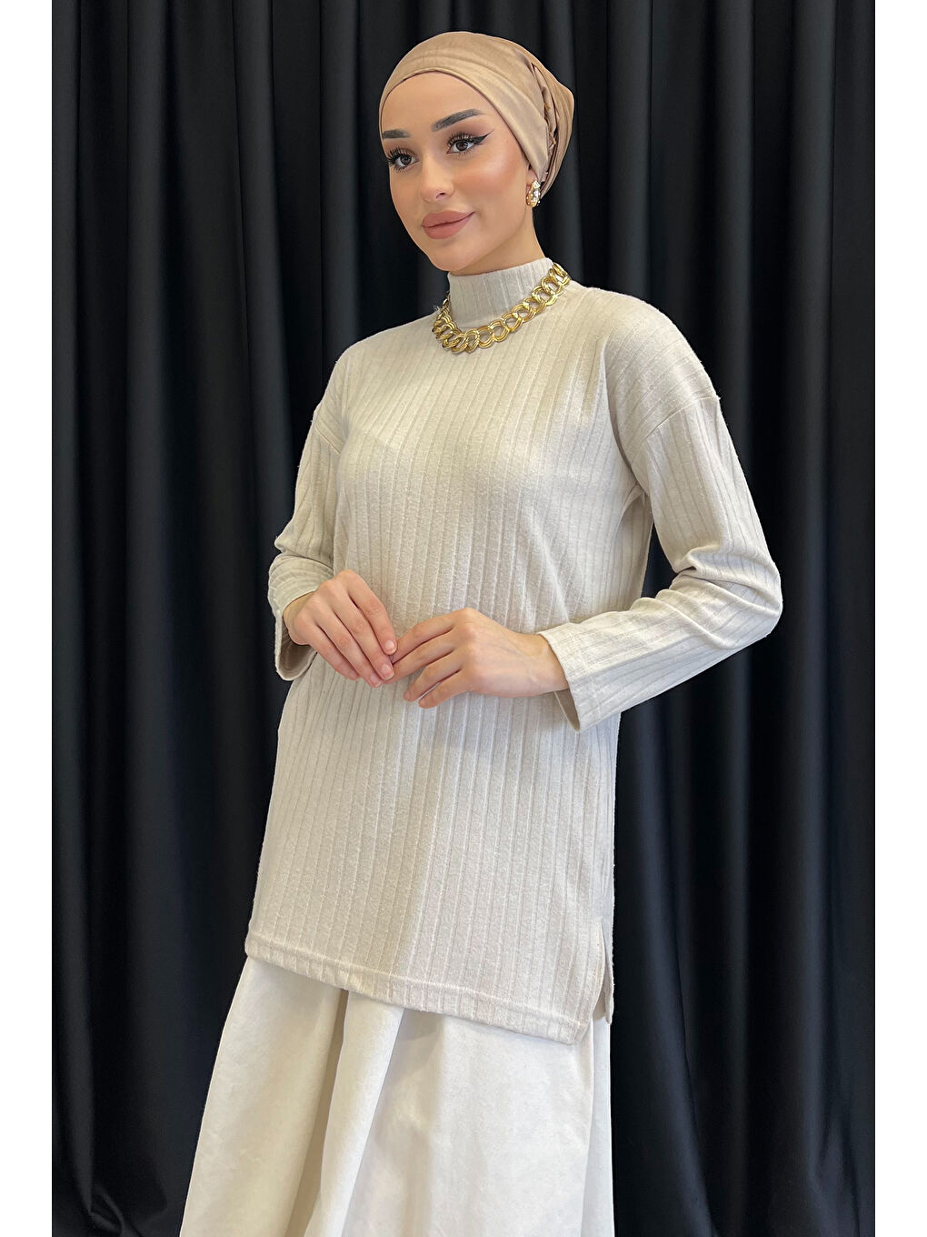 Bej Yarım Balıkçı Yaka Yırtmaçlı Tesettür Tunik-3