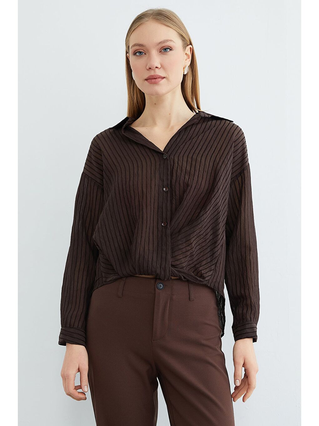 Kahverengi Çizgili Önü Düğümlü Gömlek-1