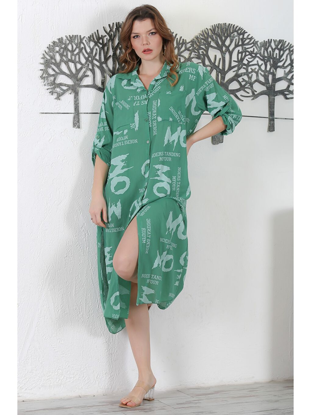 İtalyan Yeşil Gömlek Yaka Düğmeli Uzun Kollu Çift Cepli Allover Baskılı Dokuma Elbise 130 65-2