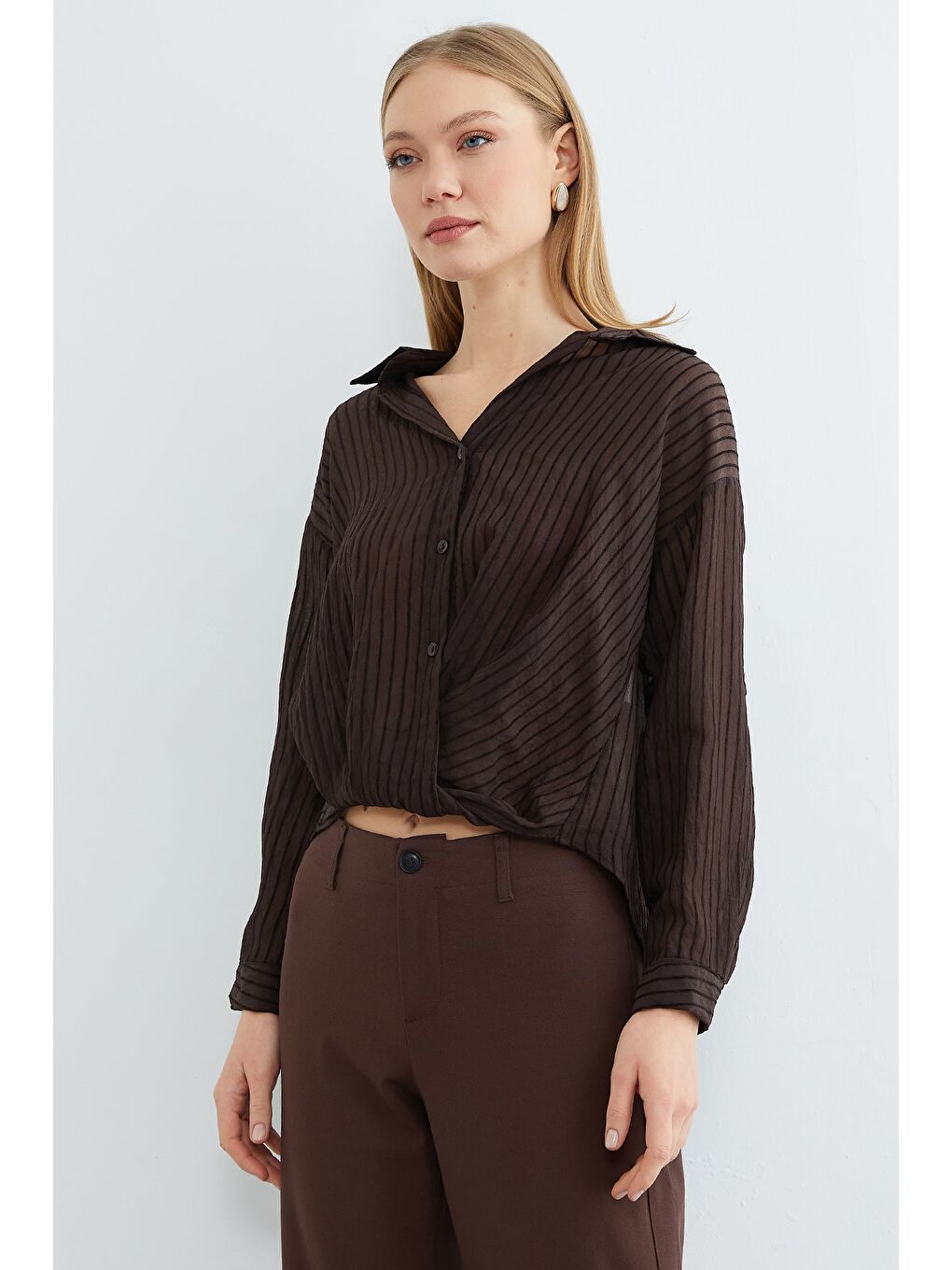 Kahverengi Çizgili Önü Düğümlü Gömlek-3