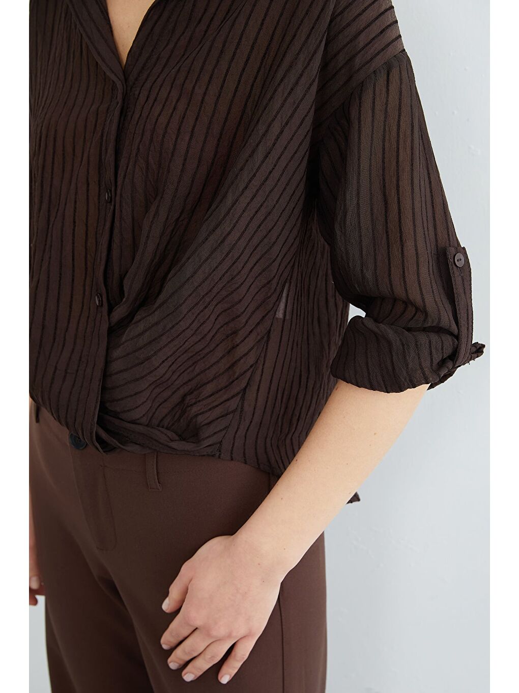 Kahverengi Çizgili Önü Düğümlü Gömlek-4