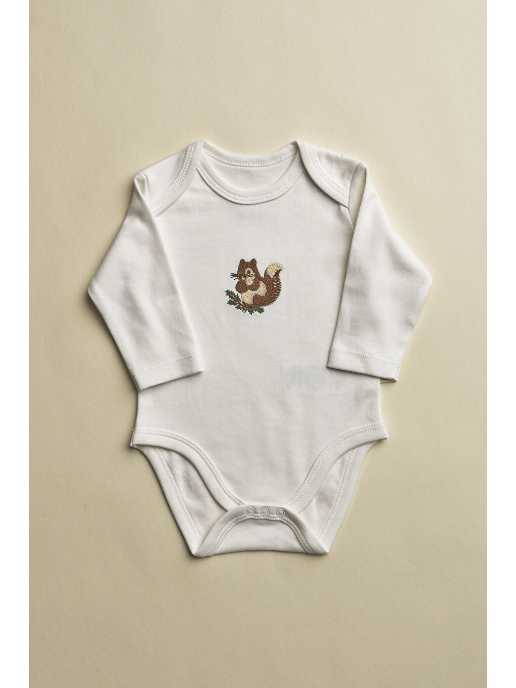 Ekru Sincap Nakışlı Uzun Kollu Çıtçıtlı Bebek Body
