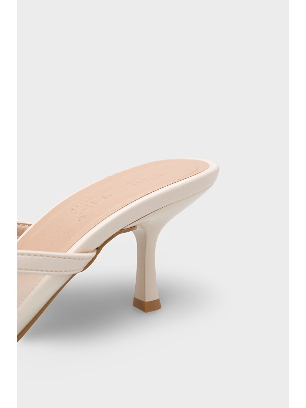 Ekru Robbi Sivri Burunlu Fileli Fiyonklu Orta Topuklu Kadın Terlik-3