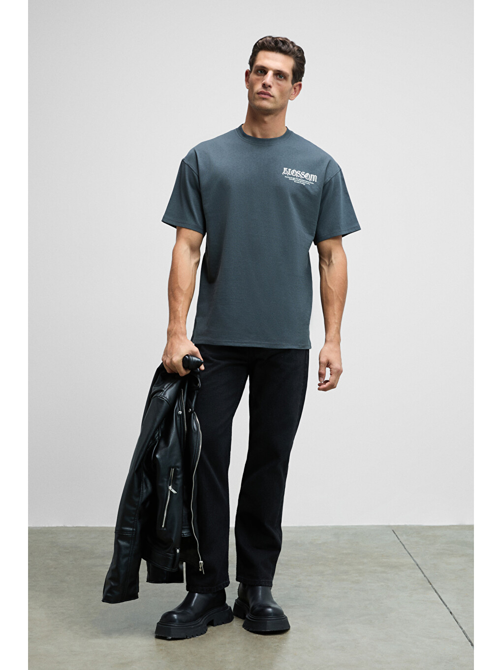 Vortex Erkek Göğsü Nakışlı Sırtı Baskılı %100 Organik Pamuk Oversize Fit Bisiklet Yaka Antrasit T-sh-4