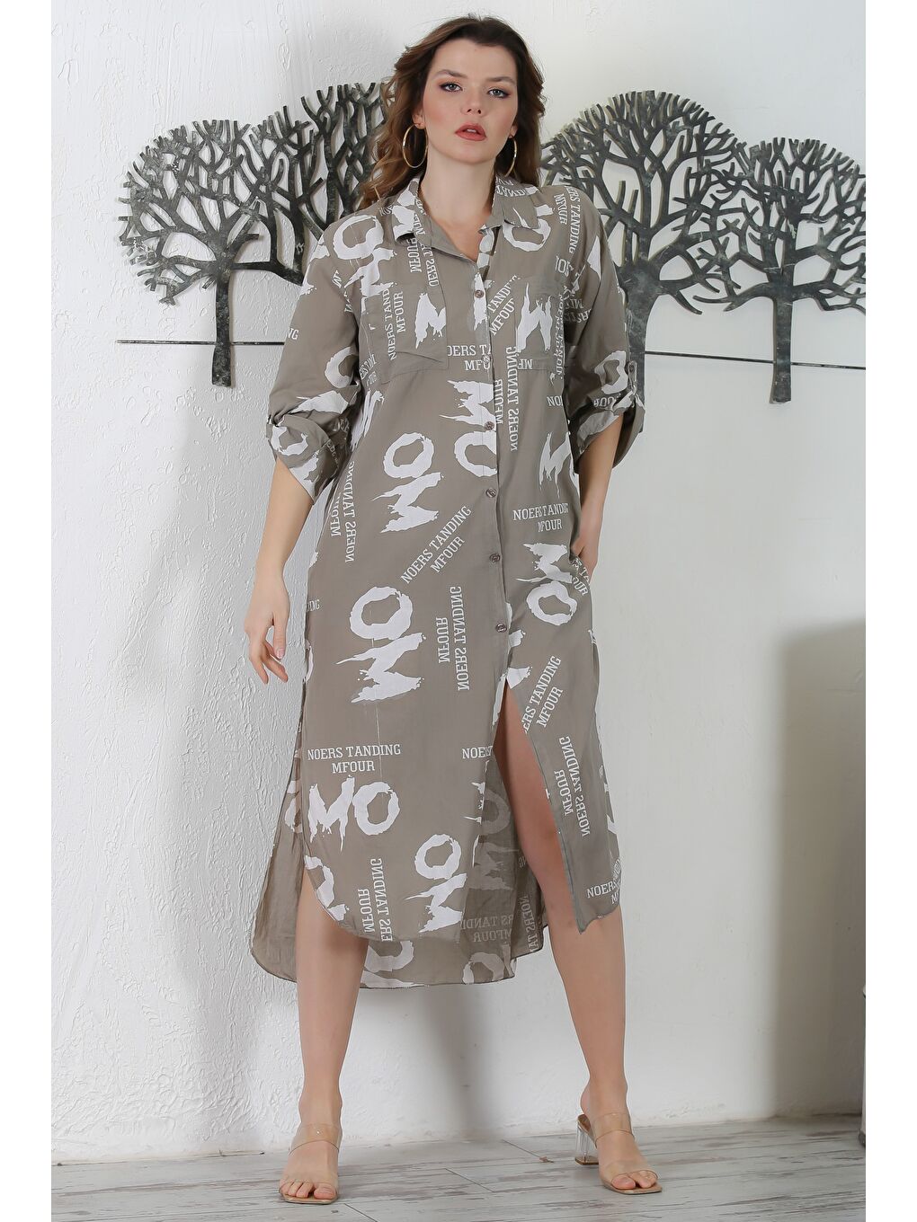 İtalyan Koyu Bej Gömlek Yaka Düğmeli Uzun Kollu Çift Cepli Allover Baskılı Dokuma Elbise 130 65-1