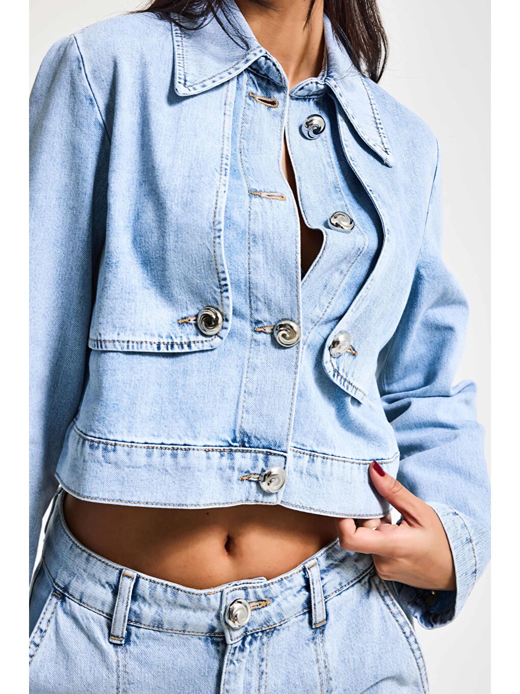Mavi Kadın Jean Rengi 3s6-3 Crop Fit Düğmeli Özel Tasarım Denim Ceket