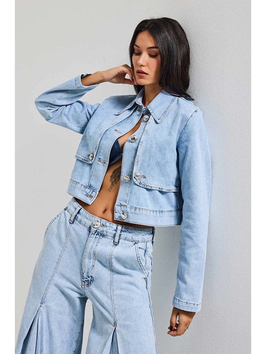 Mavi Kadın Jean Rengi 3s6-3 Crop Fit Düğmeli Özel Tasarım Denim Ceket-3