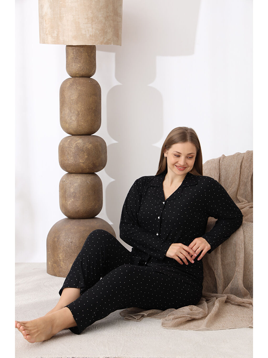 Siyah Boydan Düğmeli Desenli Süet Kumaş Büyük Beden Kadın Pijama Takımı 550-3