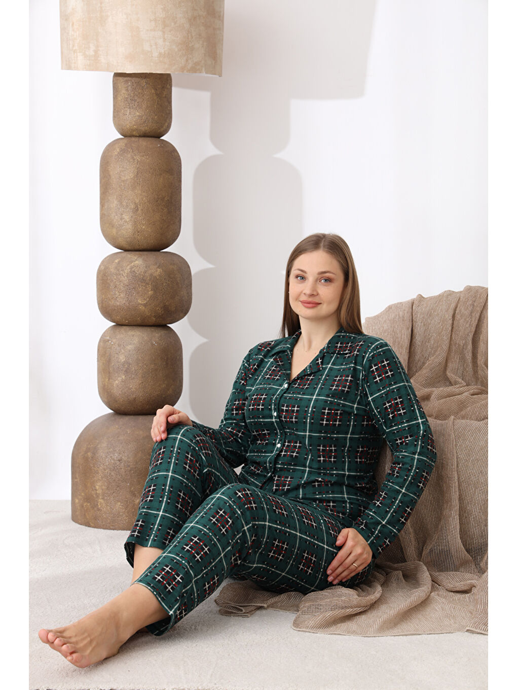 Yeşil Boydan Düğmeli Desenli Süet Kumaş Büyük Beden Kadın Pijama Takımı 550-3