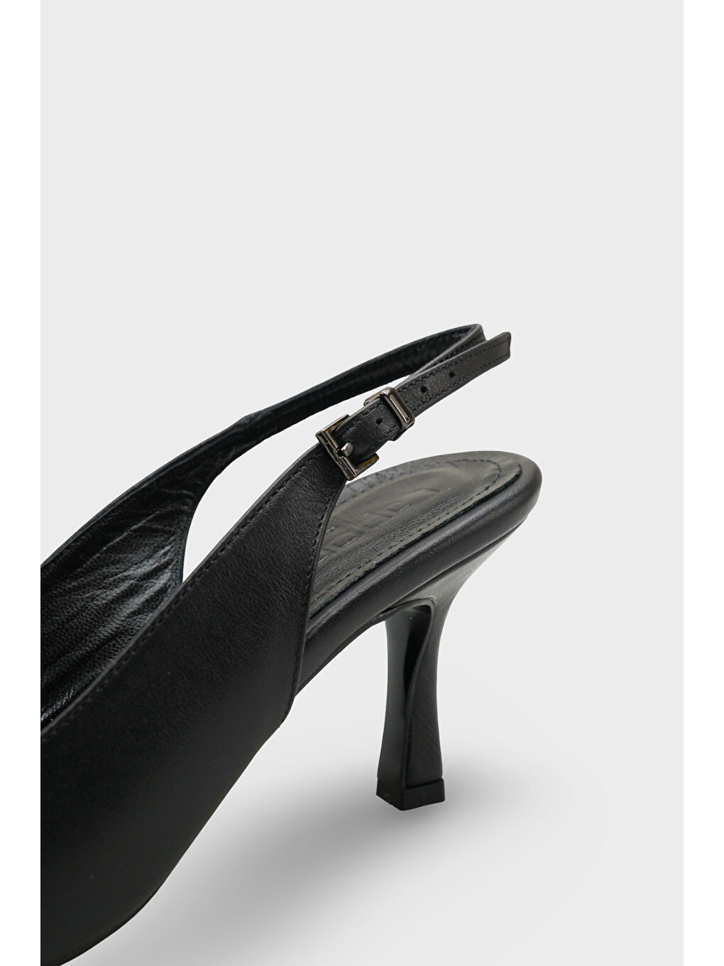 Siyah Steffi Hakiki Deri Sivri Burunlu Orta Topuklu Yandan Tokalı Arkası Açık Kadın Ayakkabı-3