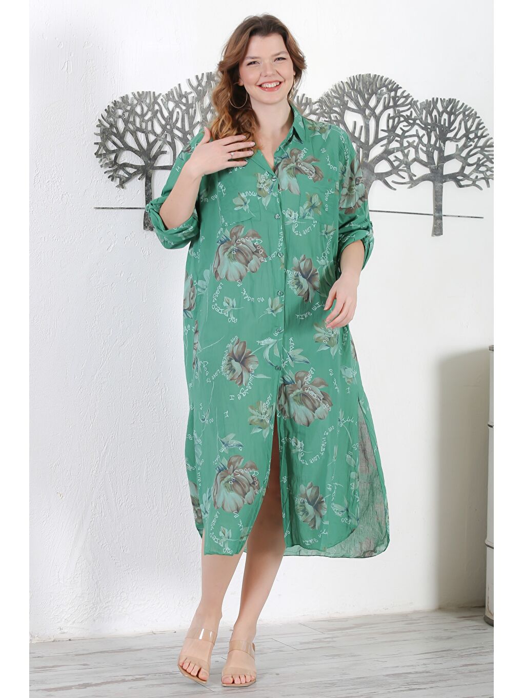 İtalyan Yeşil Gömlek Yaka Düğmeli Uzun Kollu Çift Cepli Allover Baskılı Dokuma Elbise 130 65-1