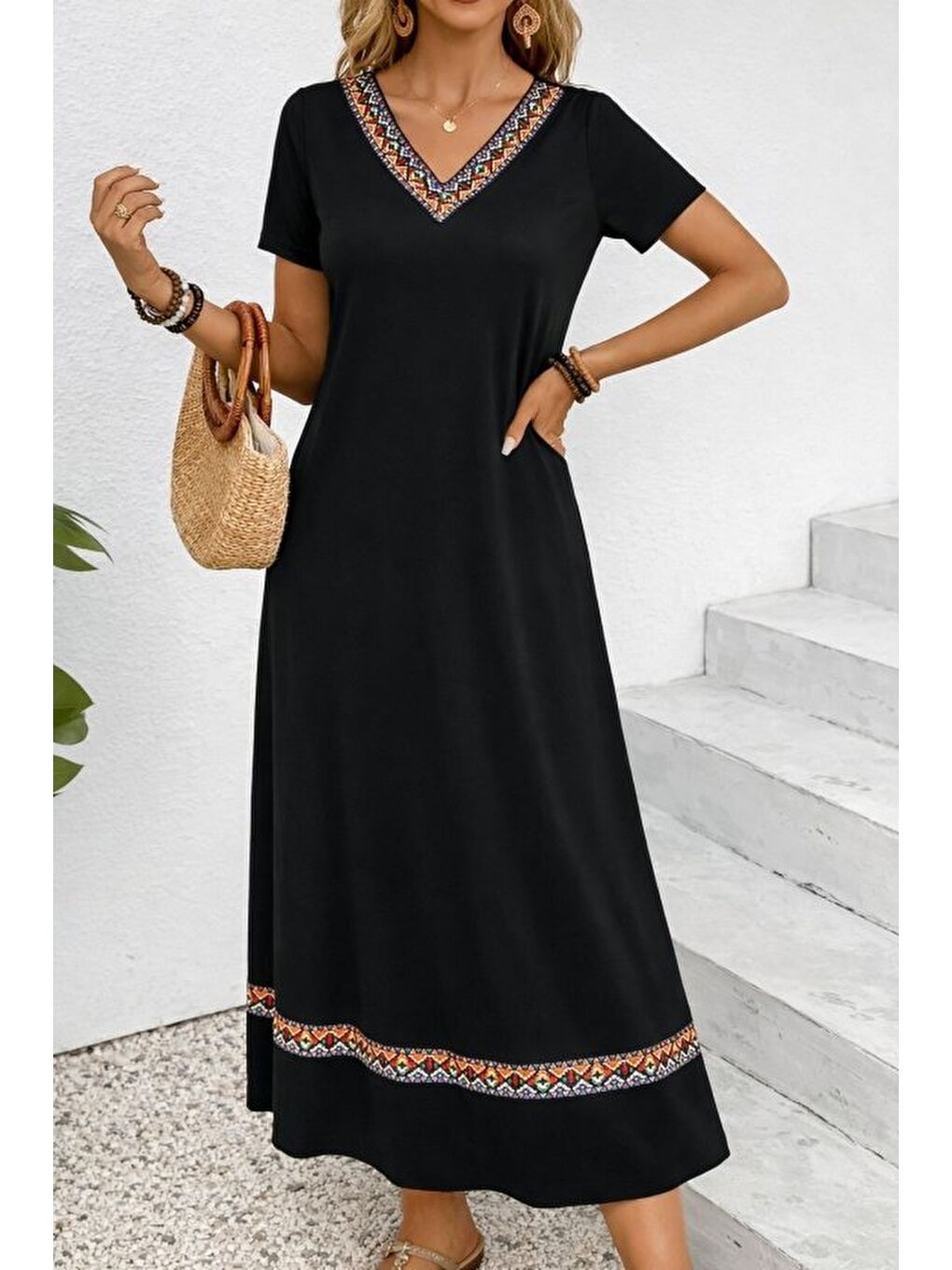 Siyah Kadın Kısa Kollu V Yakalı Etnik şerit Detaylı Uzun Viskon