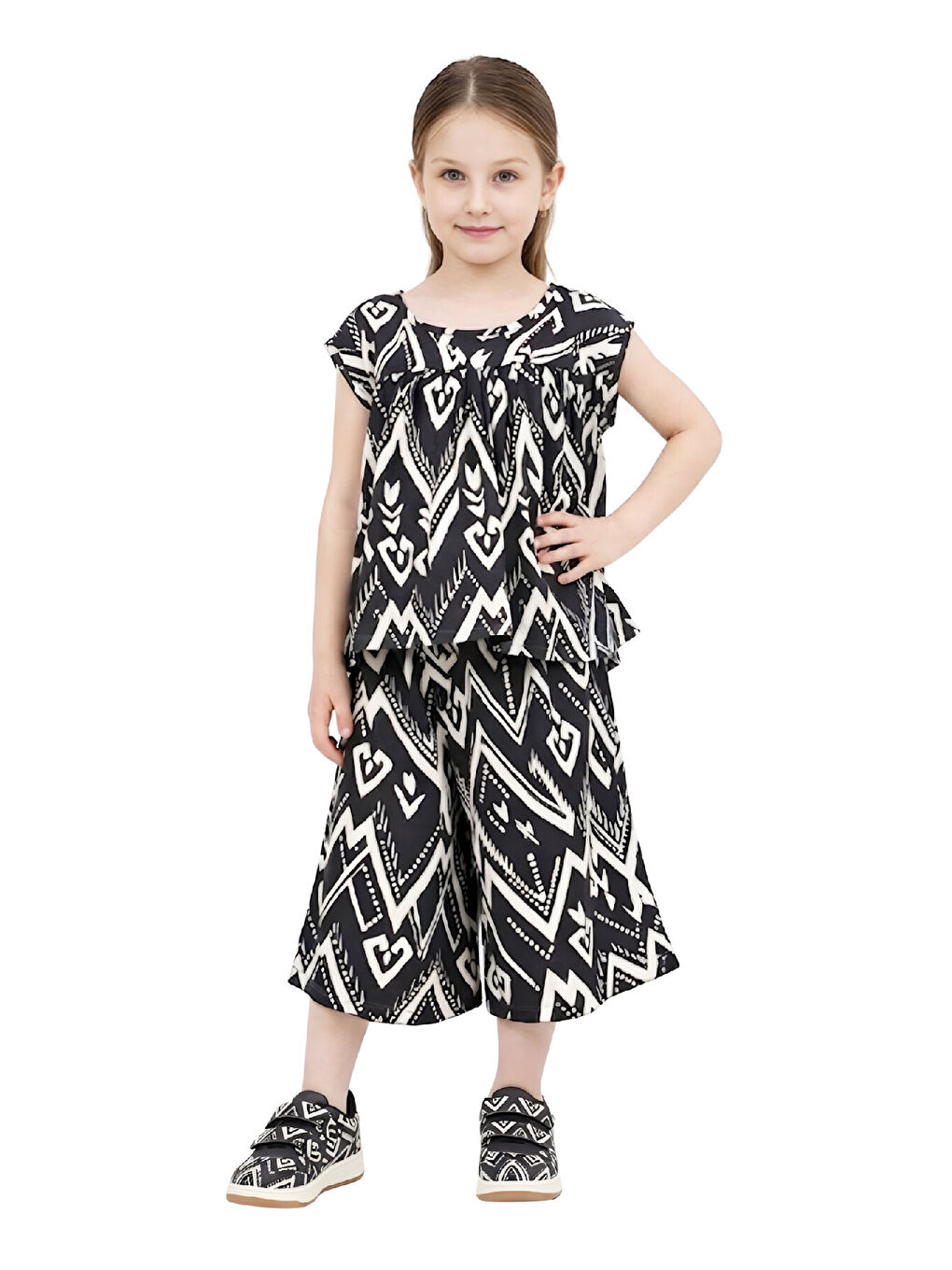 Siyah Kız Çocuk Geniş Kaprili ve Desen Detaylı Alt-Üst Takım 2-12 Yaş 12578HC-1