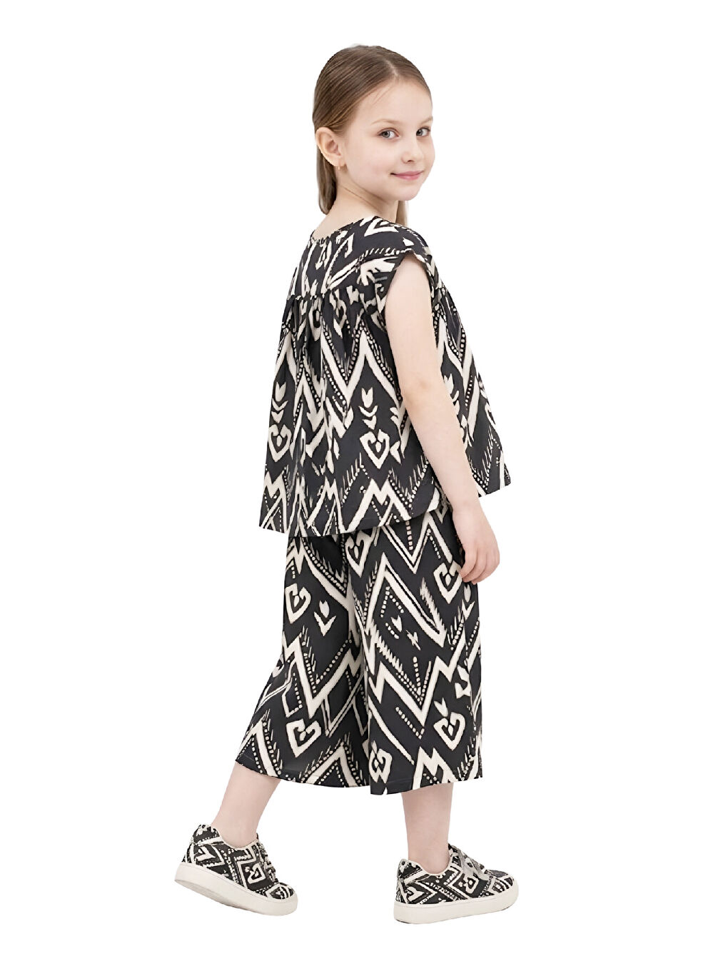 Siyah Kız Çocuk Geniş Kaprili ve Desen Detaylı Alt-Üst Takım 2-12 Yaş 12578HC-2