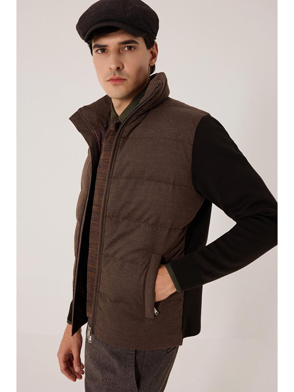 Gri Regular Fit Dik Yaka Yün Karışımlı Triko Mont-3