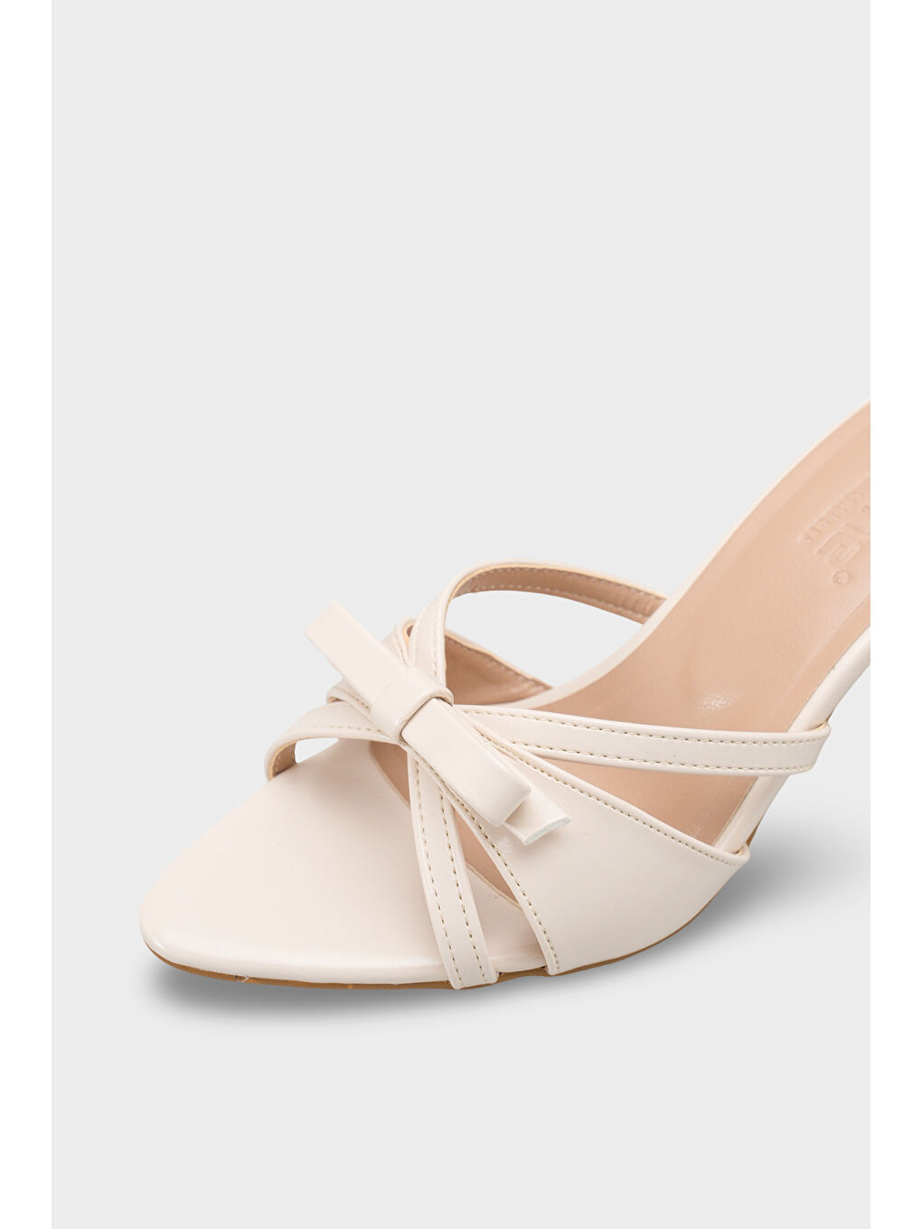 Ekru Holli Sivri Burunlu Bantlı Orta Topuklu Kadın Terlik-2
