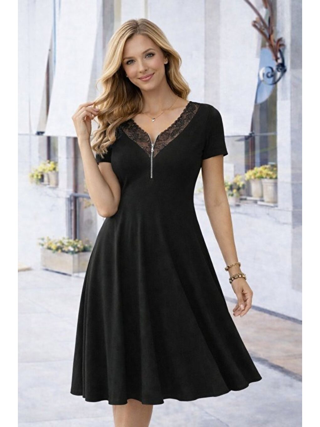 Siyah Kadın Kısa Kollu Dantel V Fermuar Yakalıuzun Viskon Elbise-3