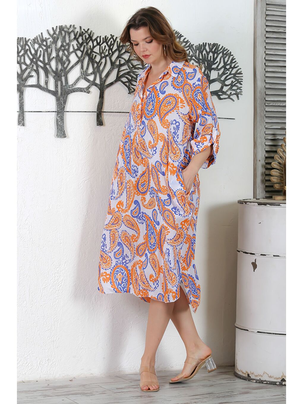 İtalyan Beyaz Gömlek Yaka Düğmeli Uzun Kollu Şal Desenli Gizli Cepli Yırtmaçlı Dokuma Elbise 130 65-1