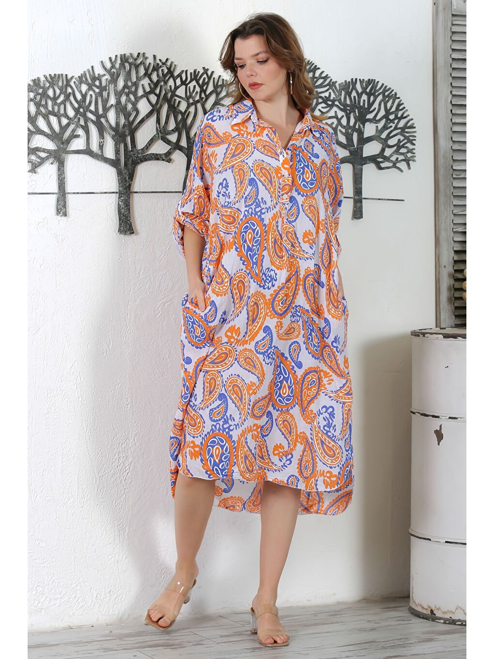 İtalyan Beyaz Gömlek Yaka Düğmeli Uzun Kollu Şal Desenli Gizli Cepli Yırtmaçlı Dokuma Elbise 130 65-2