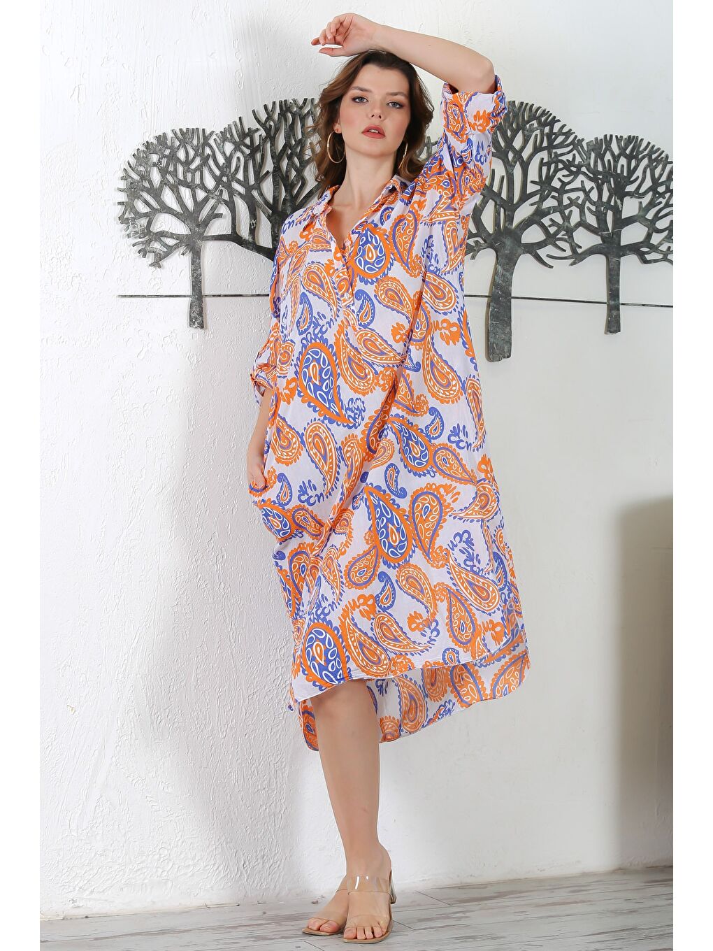 İtalyan Beyaz Gömlek Yaka Düğmeli Uzun Kollu Şal Desenli Gizli Cepli Yırtmaçlı Dokuma Elbise 130 65-5