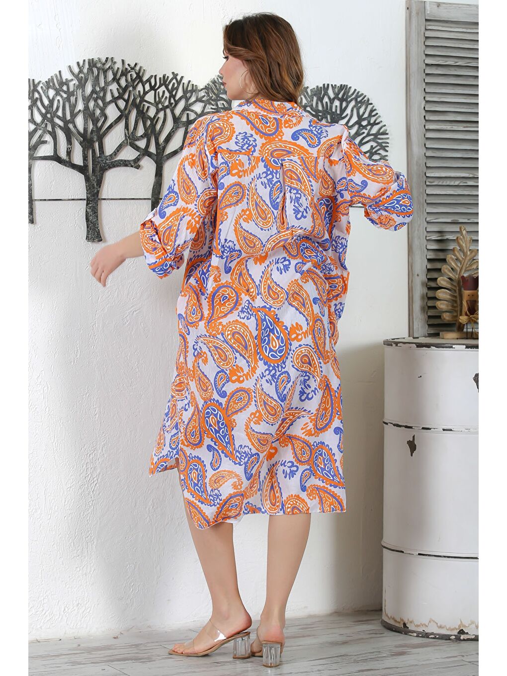 İtalyan Beyaz Gömlek Yaka Düğmeli Uzun Kollu Şal Desenli Gizli Cepli Yırtmaçlı Dokuma Elbise 130 65-6