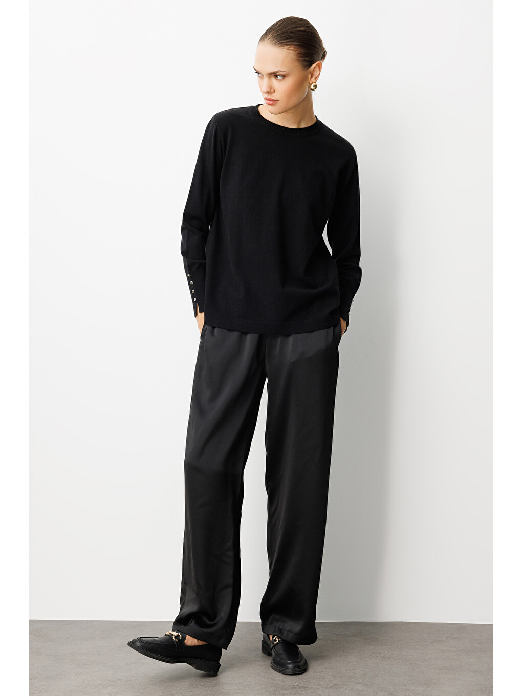 Beli Lastikli Geniş Paça Saten Siyah Pantolon-3