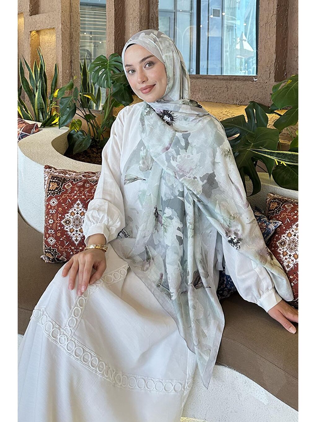 Bej Çiçek Desen Bambu Şal Taş